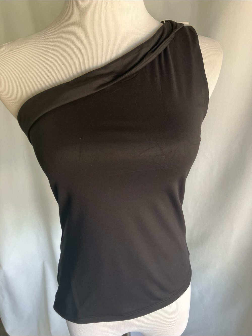 ReoRia One-Shoulder Black Crop Top